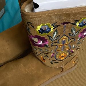 Ugg Boots .. tan w/ flower embroidery .. size 10